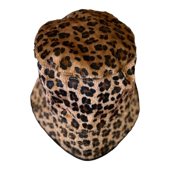 Beautiful Women’s animal print Classic  Hat One Size - Picture 1 of 4